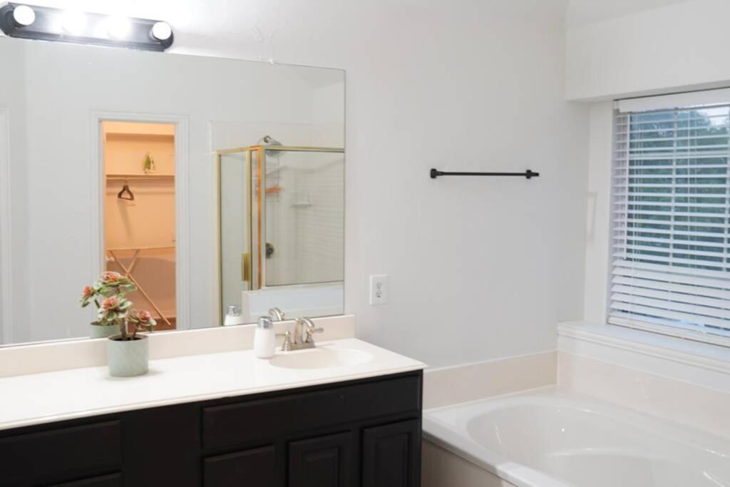 Vila Remodeled Luxury With Proximity Lewisville Exteriér fotografie